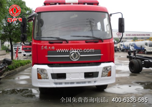 東風(fēng)天錦消防車（后面照片）