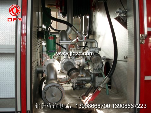 東風(fēng)153消防車(chē)（中置消防泵）